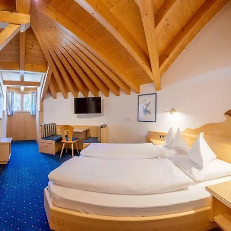 Schwarzer Adler Hotel 2*