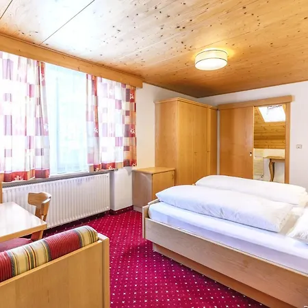 Hotel Schwarzer Adler 2*